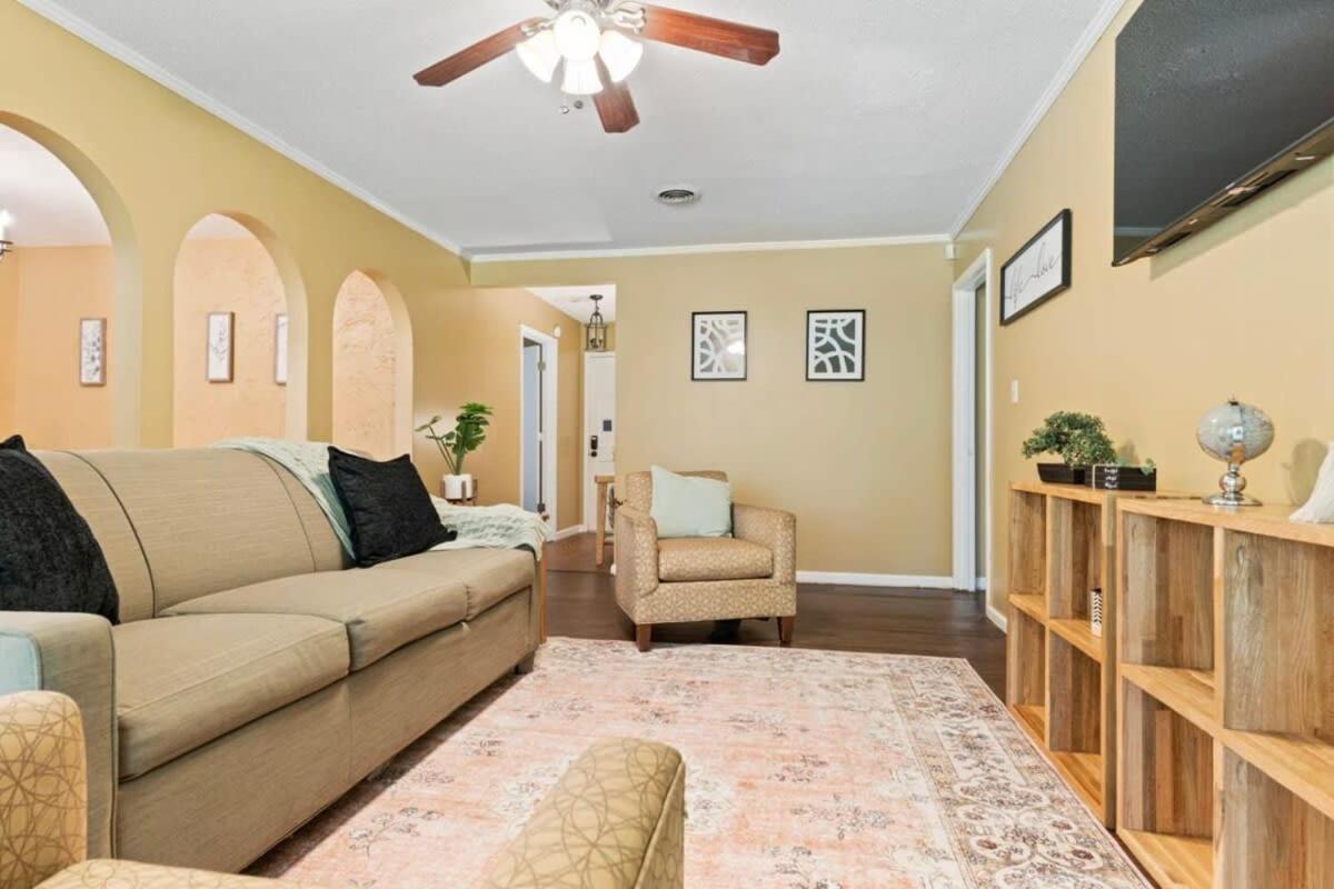 Firepit & Patio- Mins To Dining- The Vaughnique Villa Montgomery Exterior photo