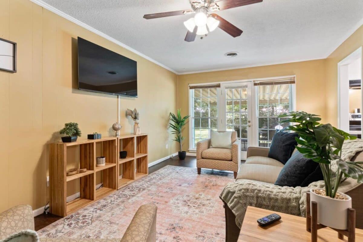 Firepit & Patio- Mins To Dining- The Vaughnique Villa Montgomery Exterior photo